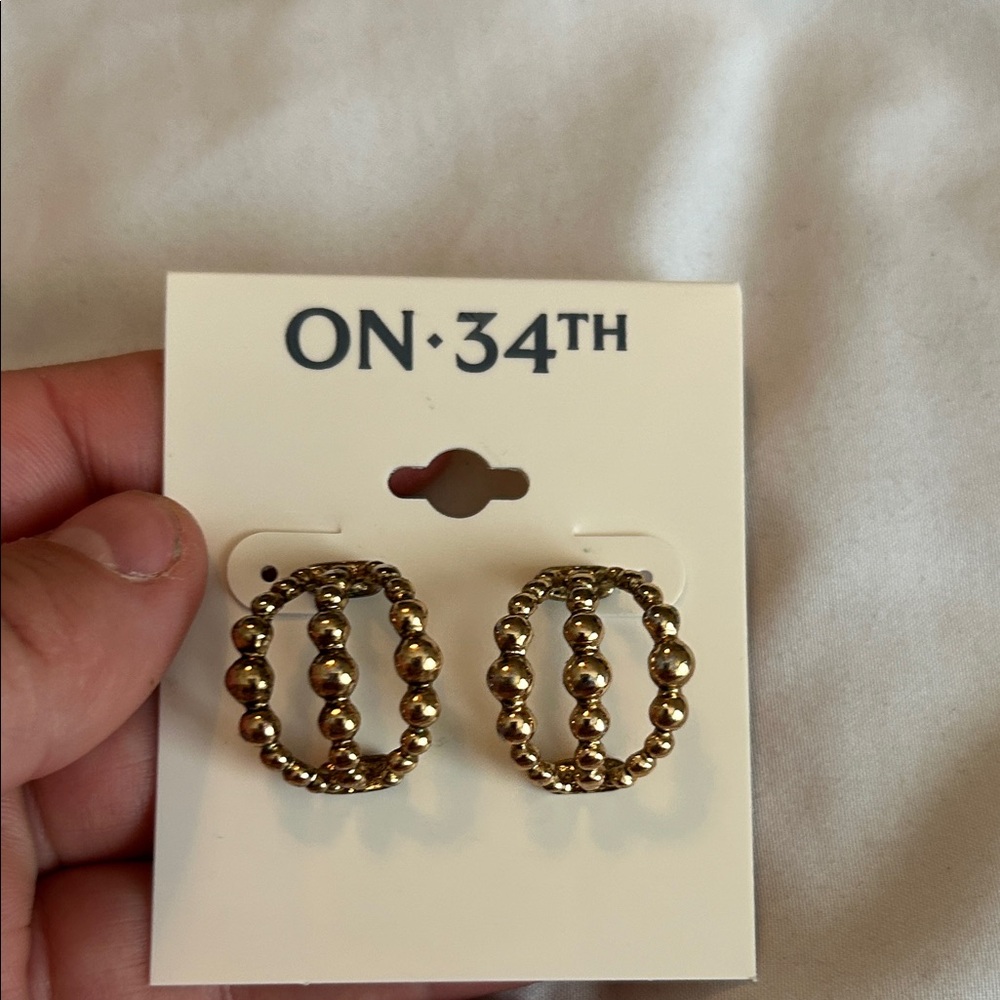NWT‎ on.34th Gold Hoop Earrings